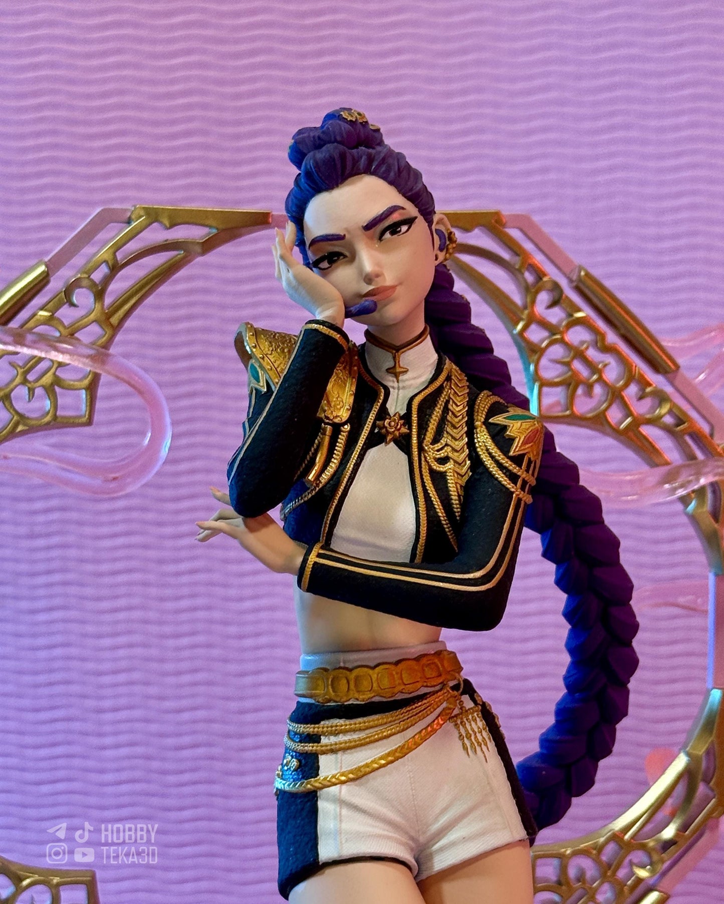 Golden Vocalist — Painted & DIY | Resin 3D | FAN ART | Garage Kit