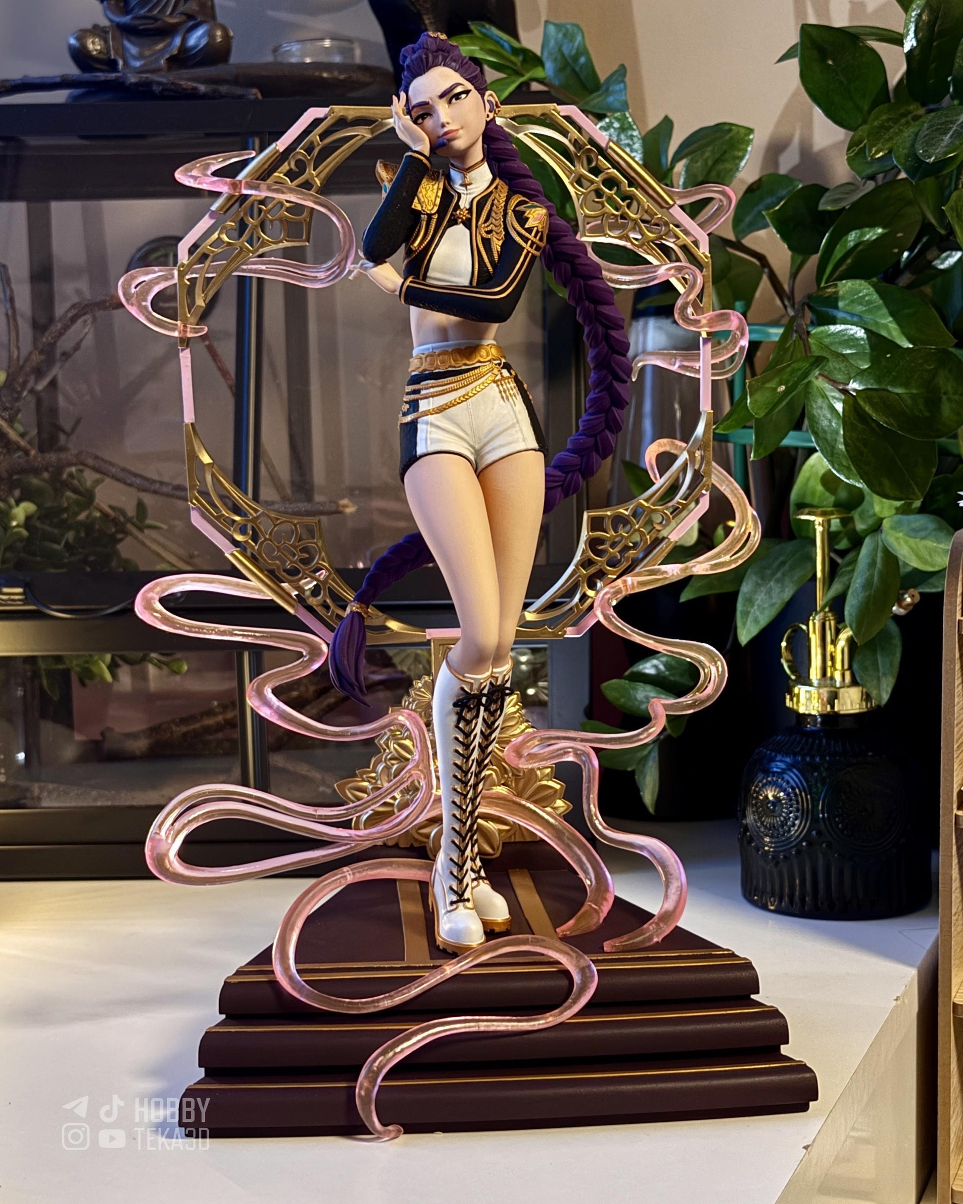 Golden Vocalist — Painted & DIY | Resin 3D | FAN ART | Garage Kit